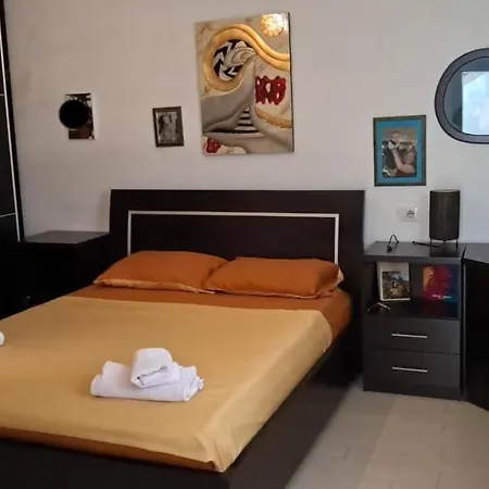 Lilo's House , * Pogradec